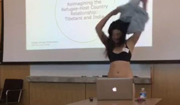 ABD'de hocasına kızıp soyunan öğrenci videosu izle