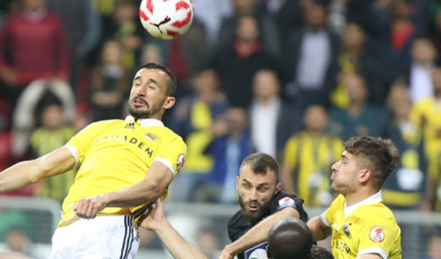 Fenerbahçe, Akhisar'ın kupasını ciğer ile kutladı!