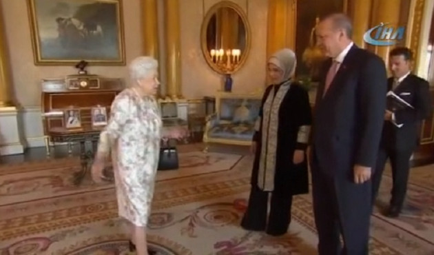 Cumhurbaşkanı Erdoğan, Kraliçe ile görüştü!