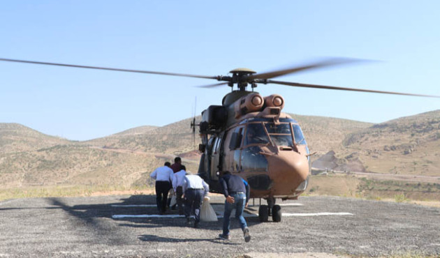 Oy pusulaları askeri helikopterle taşındı!
