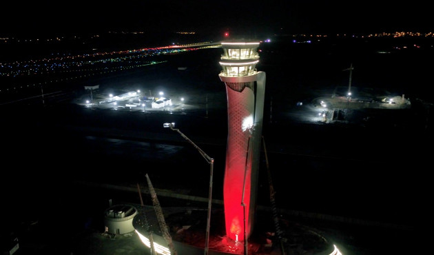 Kule, Türk Bayrağı renklerinde ışıklandırıldı!