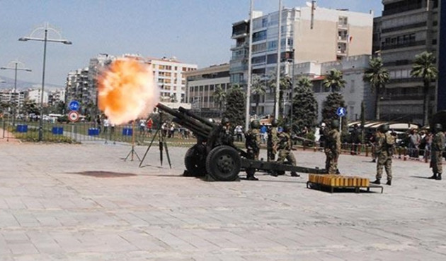 Cumhurbaşkanı için İzmir'de top atışı yapıldı!