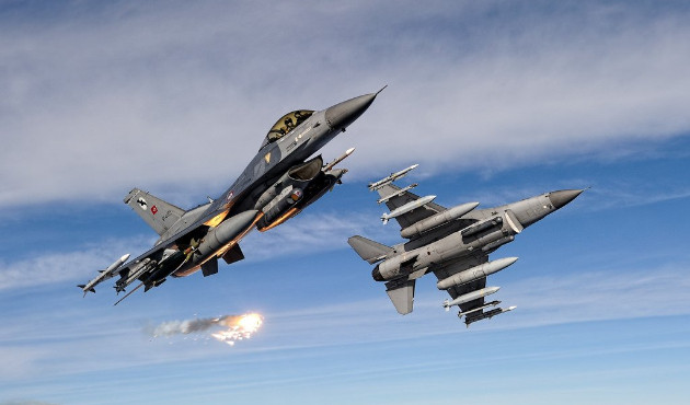 Türk F-16'ları Hakurk'taki teröristleri imha etti!