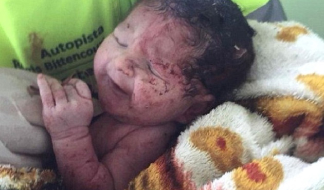 Hamile kadın kaza geçirdi, bebeği karnından fırladı!