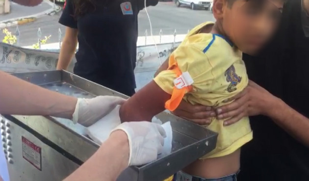11 yaşındaki çocuk et kıyma makinesine kolunu kaptırdı!