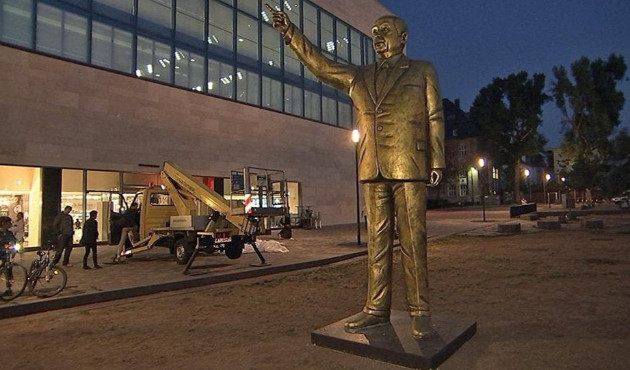 Almanya'daki Erdoğan heykeli kaldırılıyor...