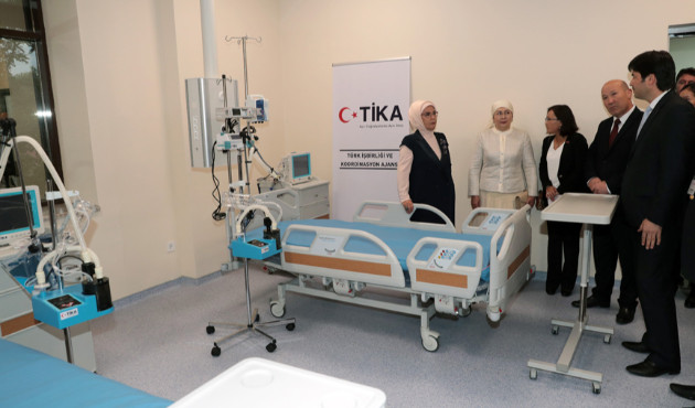 Emine Erdoğan'dan Kırgızistan'da hastane ziyareti!