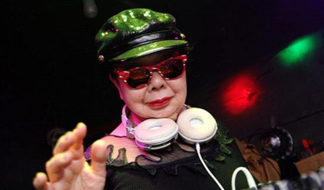 516 vücut modifiyeli adam, 83 yaşındaki kadın DJ, 84'lük trapezci!