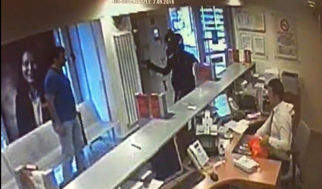 İstanbul'da kanlı banka soygunu kamerada! /VİDEO