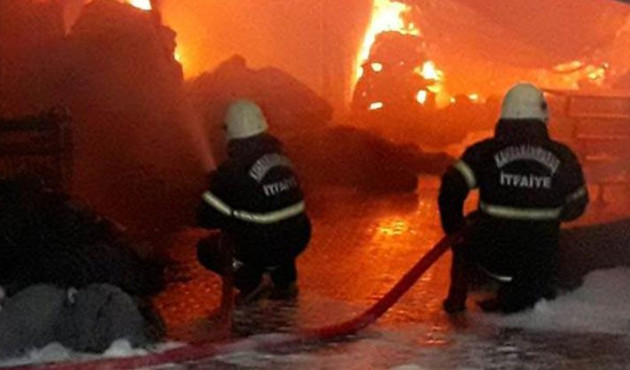Tekstil fabrikası alev alev yandı!