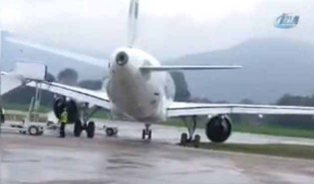 Zonguldak'ta uçak pistten çıktı!