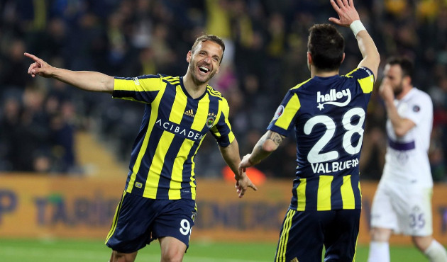 Fenerbahçe'de bir kadro dışı daha geliyor!