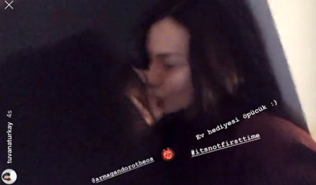 Annesiyle öpüşen Tuvana Türkay tartışma yarattı!