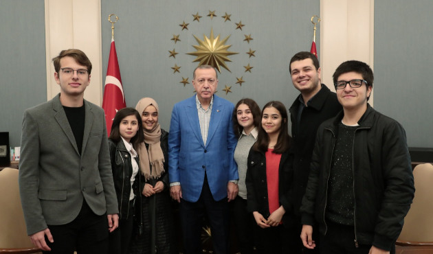 Cumhurbaşkanı Erdoğan gençleri Külliye'de ağırladı!
