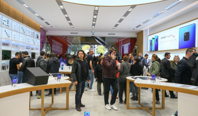 Huawei Türkiye'deki ilk deneyim mağazasını açtı...