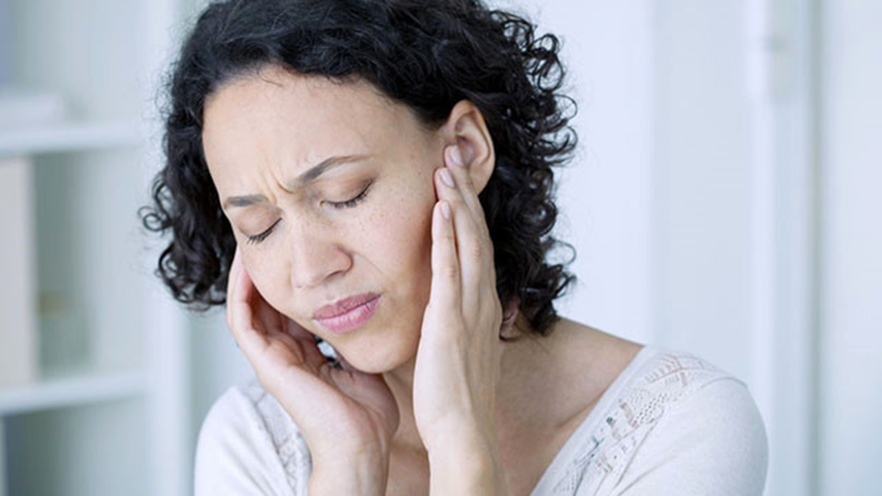 Kulak ağrısı nasıl geçer? Kulak ağrısı neden olur? Ne iyi gelir? Evde doğal yöntemler!