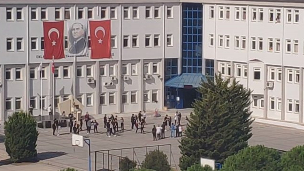 İzmirdeki lisede Cumhuriyet Bayramı vals provası!
