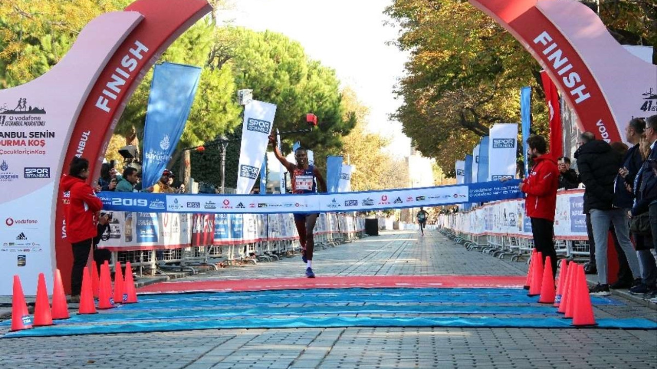Kenyalı Daniel Kipkore Kibet, maratonu kazandı!