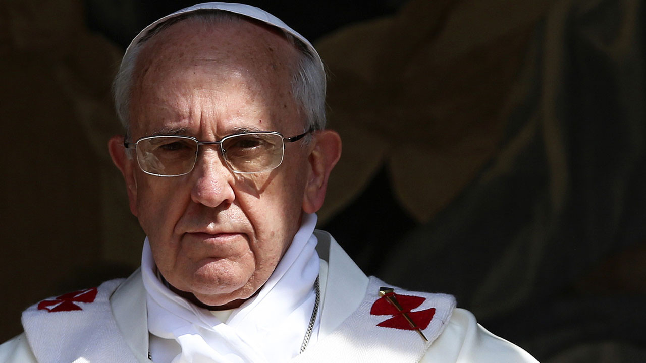 Papa'nın adamı tecavüzcü çıktı