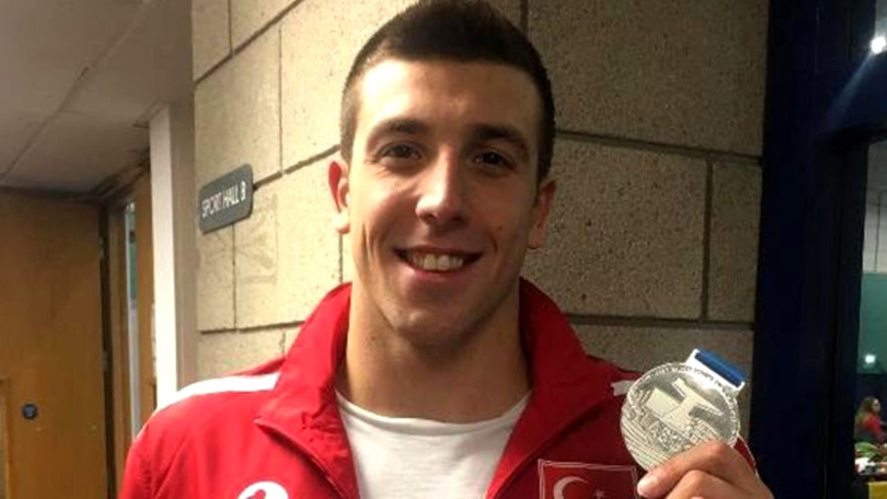 Milli yüzücü Emre Sakçı gümüş madalya kazandı!