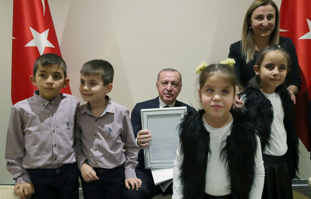Özel ziyarette, özel hediye!  Erdoğan'a bir de mektup yazdılar... - Sayfa 1