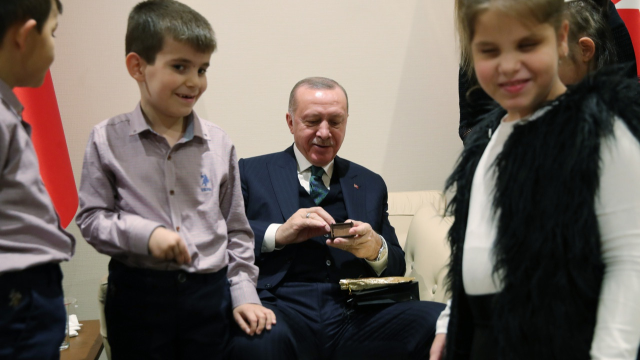 Özel ziyarette, özel hediye!  Erdoğan'a bir de mektup yazdılar...