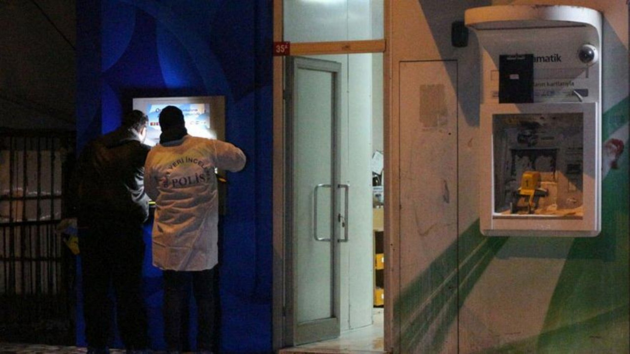 Sultanbeyli'de ATM'leri hedef aldılar! Taksici fark etti...