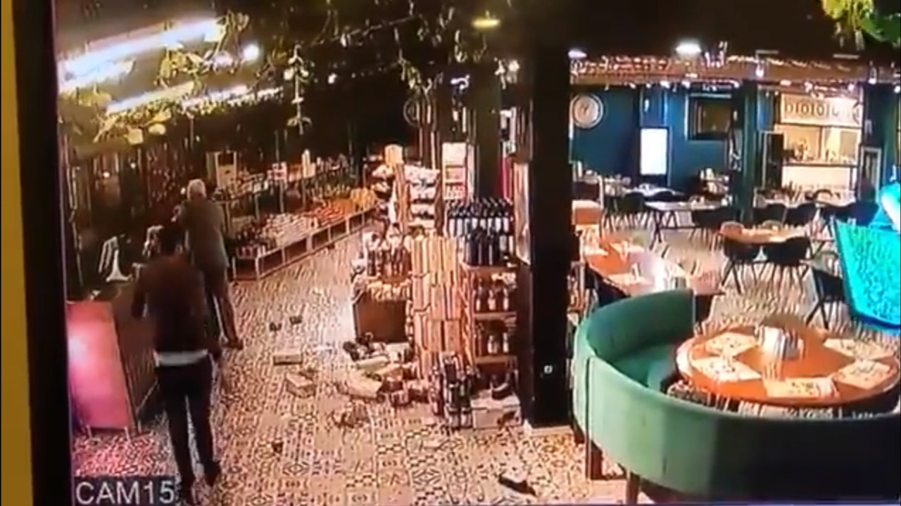 Manisa'da deprem anı...