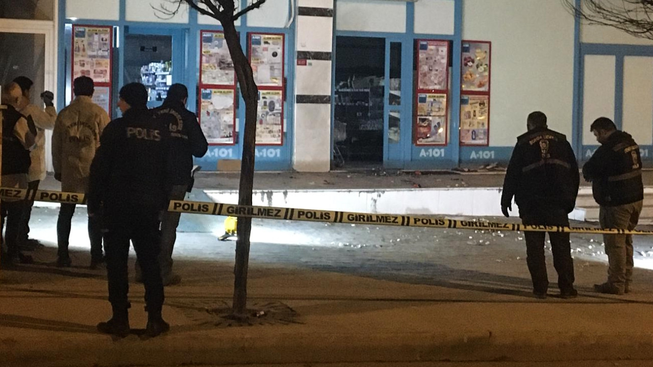 Arnavutköy'de markete bombalı saldırı...