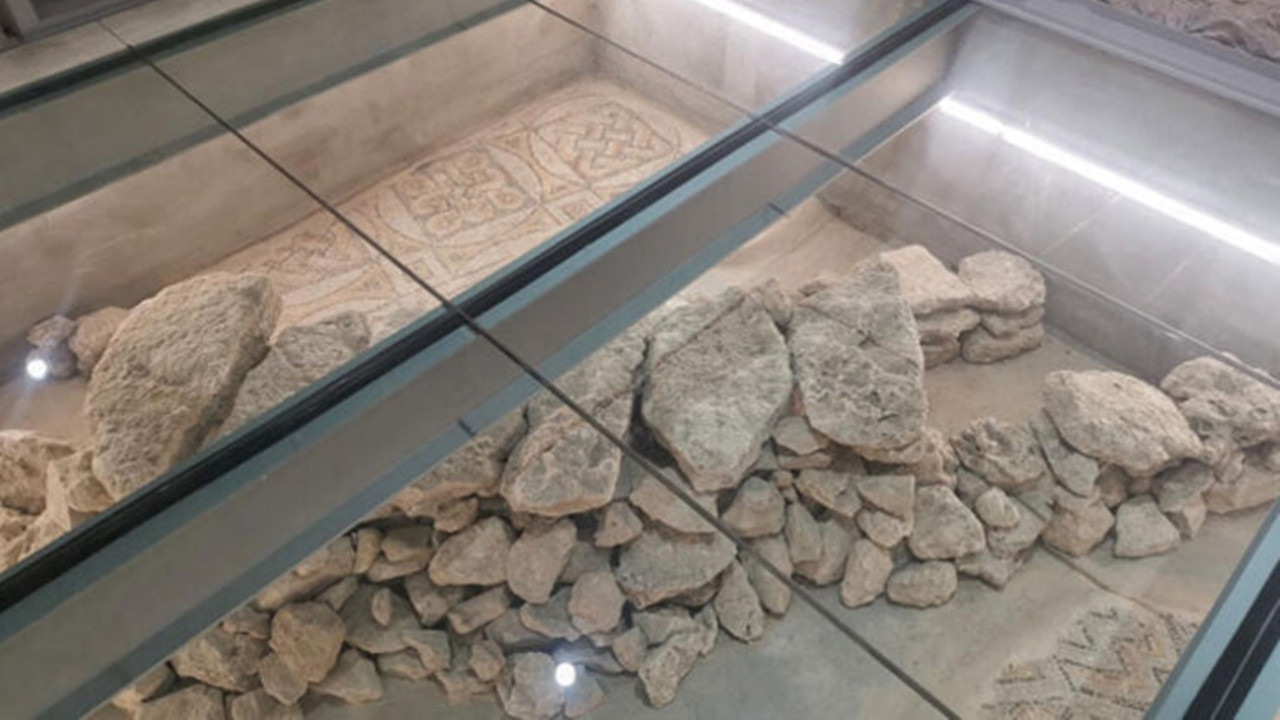 İstanbul'da belediye binasının altında tarihi mozaikler bulundu