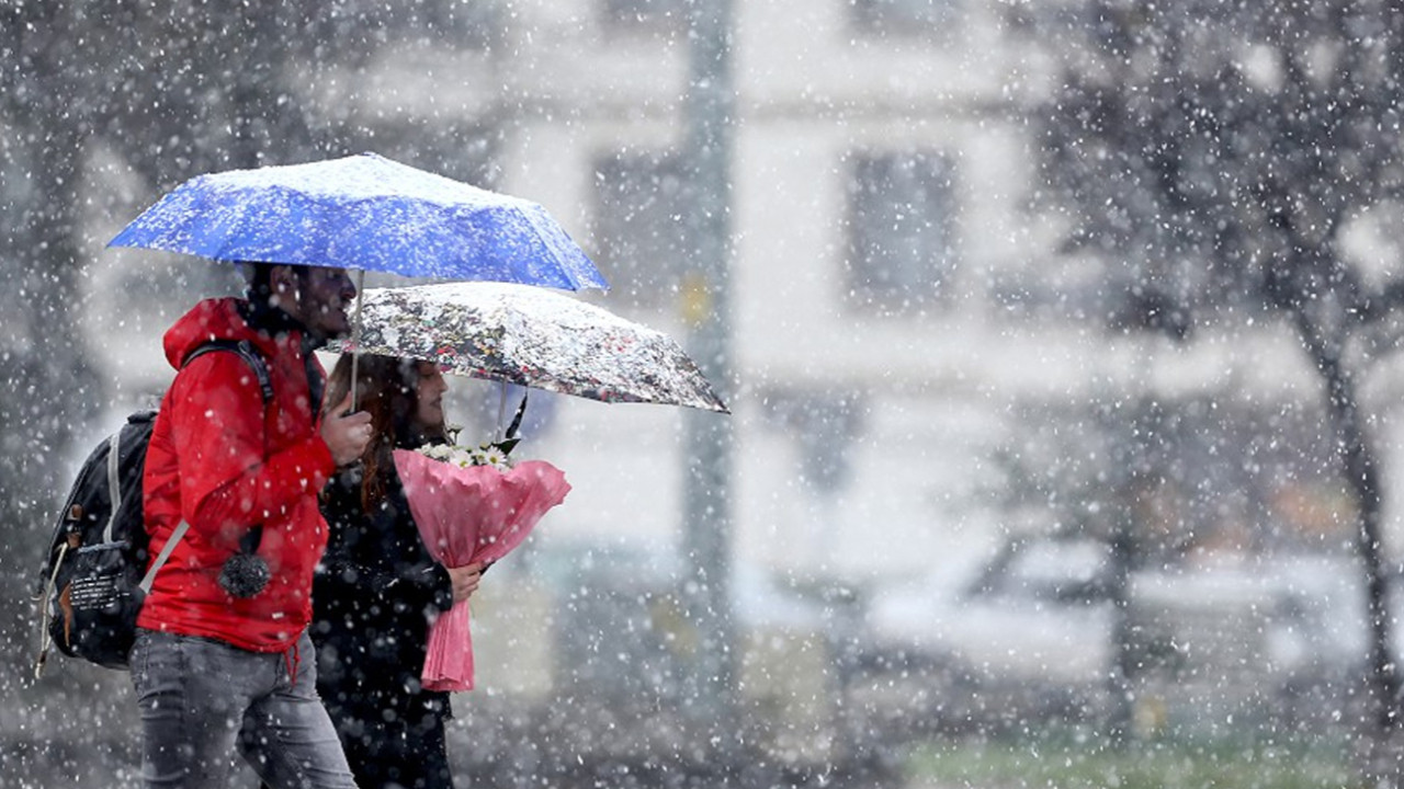 Meteoroloji'den İstanbullulara kar uyarısı! Kar yağışı 3 gün etkisini sürdürecek