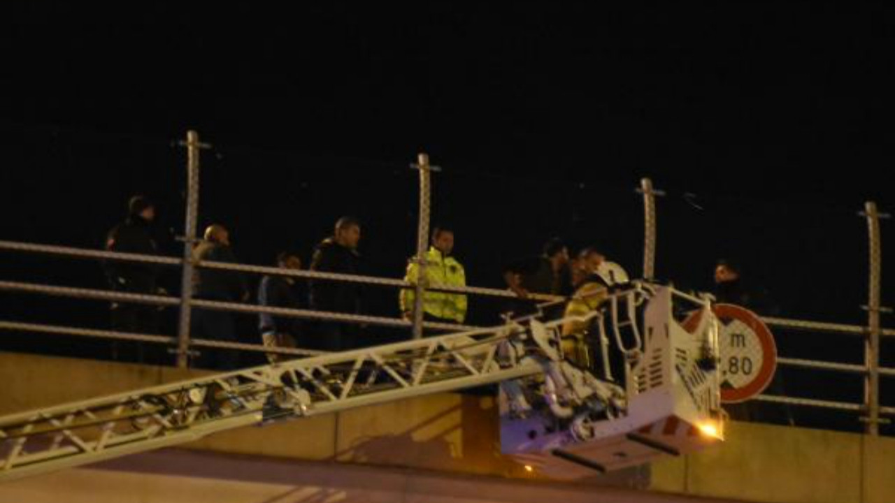 İzmir'de köprüde intihar girişimi