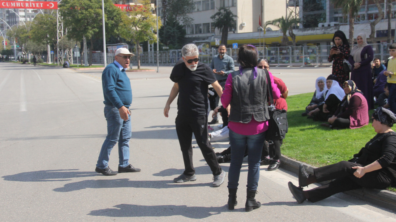 Adana'da kadınlar erkekleri 8 Mart mitinginden kovdu