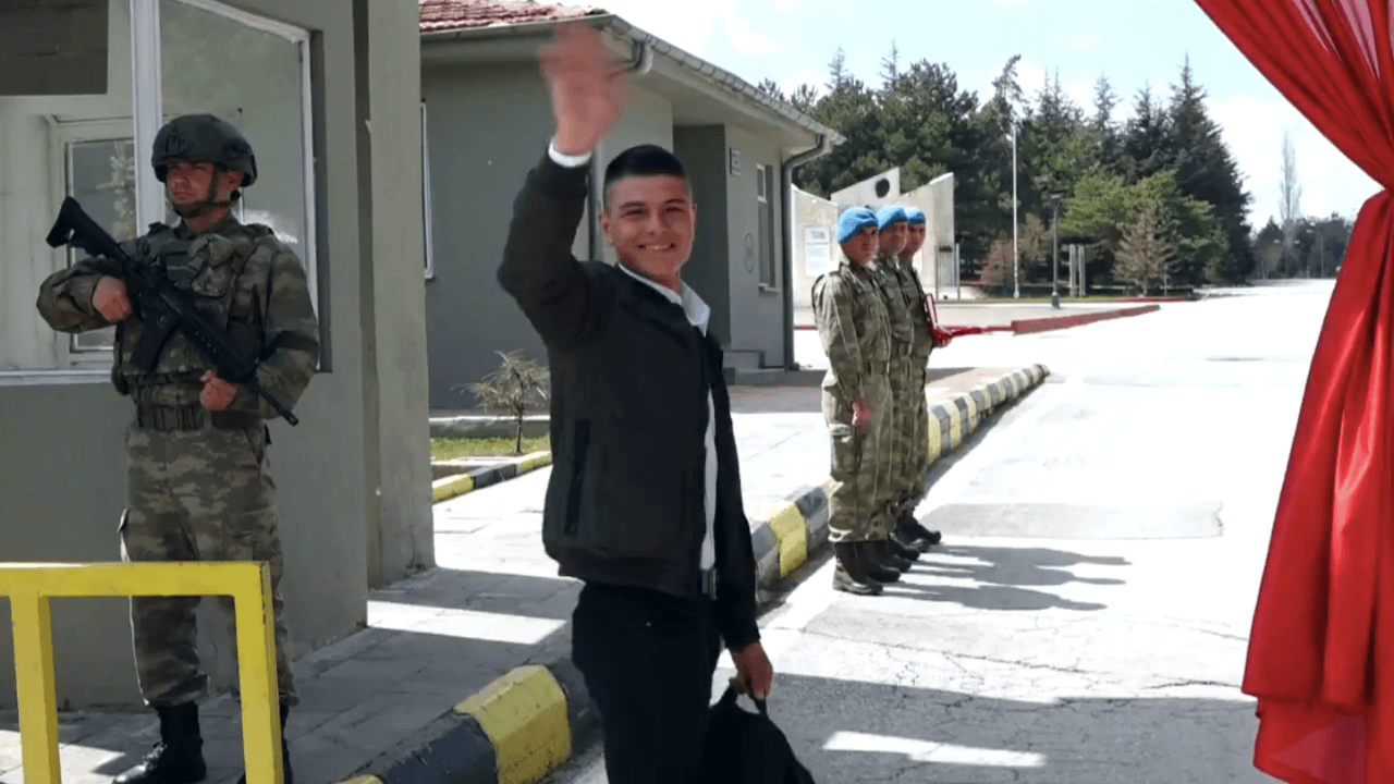 Milli Savunma Bakanlığı'ndan teskereci askerlere videolu mesaj! "Unutma asker arkadaşım..."