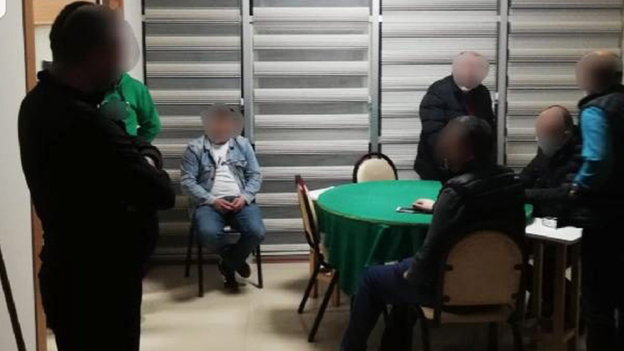Kahvehaneye çevrilen evde yakalanan 16 kişiye 50 bin 400 lira ceza