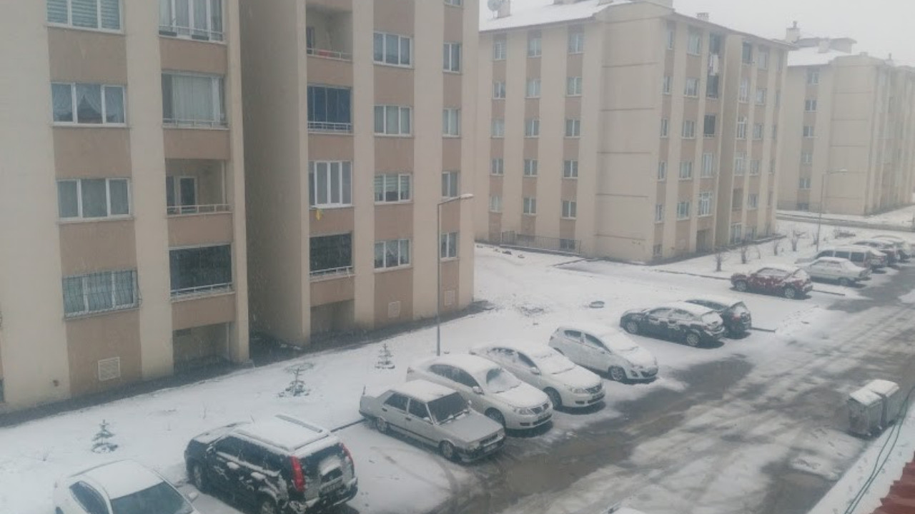 Ardahan'da mayıs ayında kar sürprizi