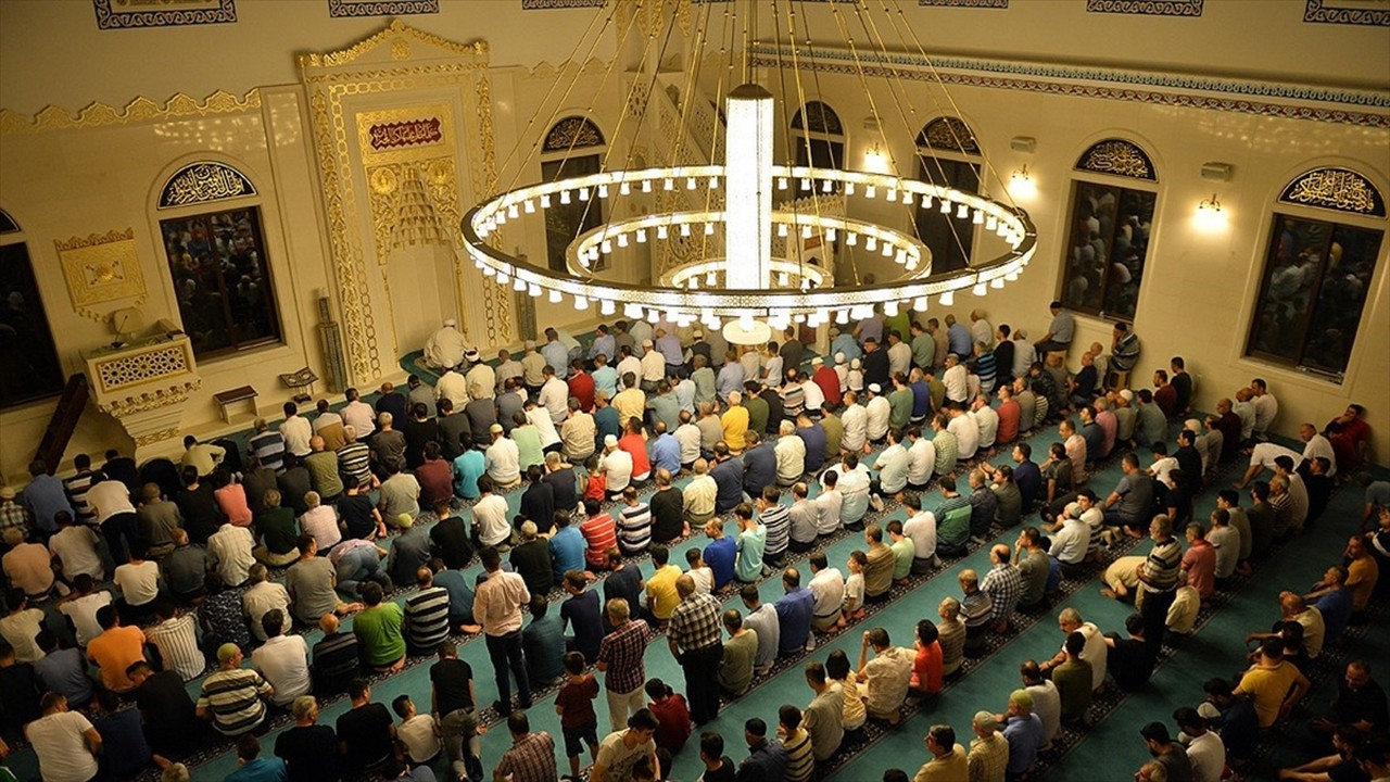 Dünya Müslüman Alimler Birliği'nden camileri açın çağrısı!