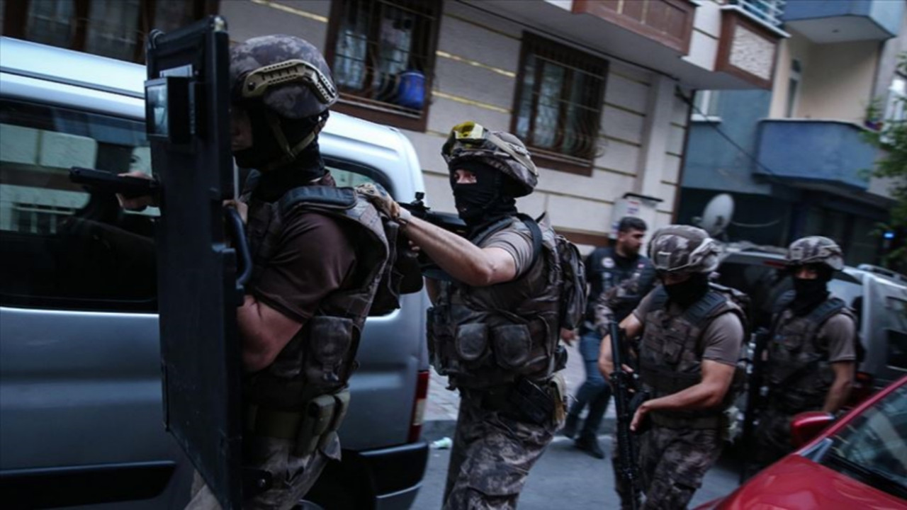 İstanbul’da emniyetten şafak operasyonu: 248 gözaltı