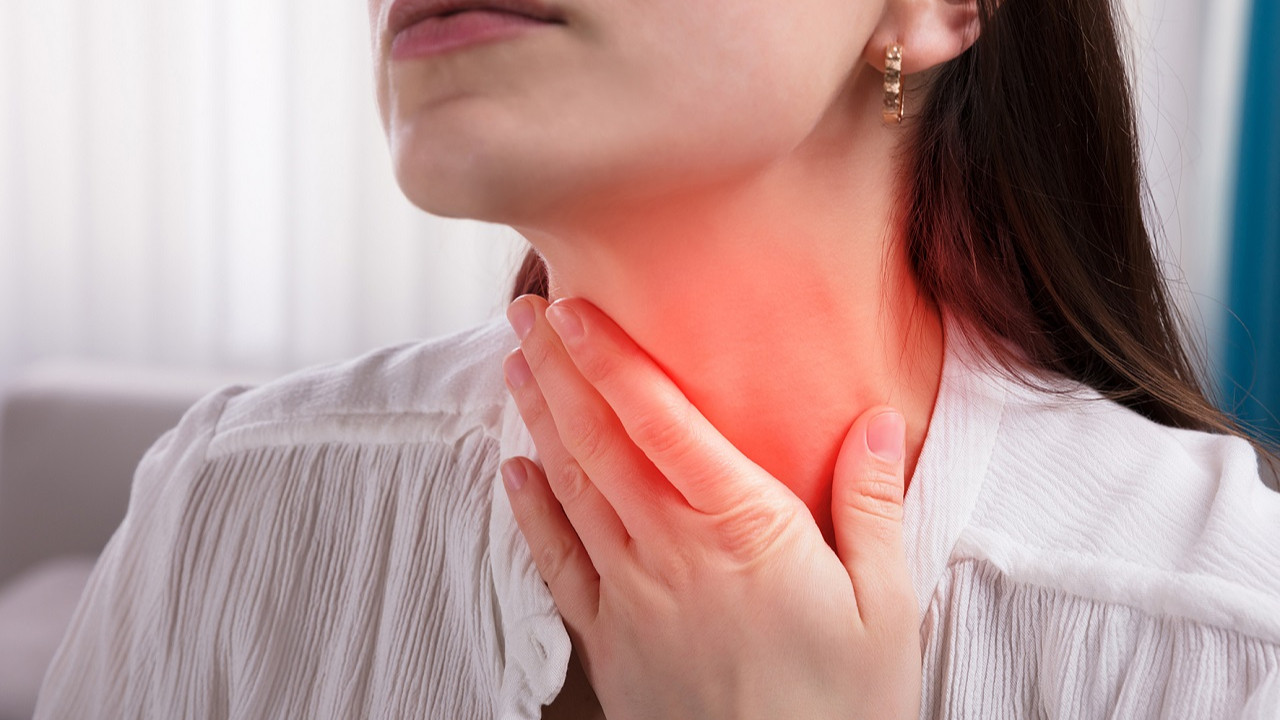 Yutkunurken boğazda ve kulakta ağrı neden olur? Boğaz ağrısı kulağa neden vurur?