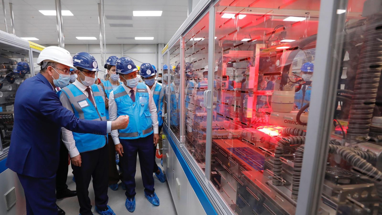 Türkiye'nin ilk entegre güneş paneli üretim fabrikasında sona doğru