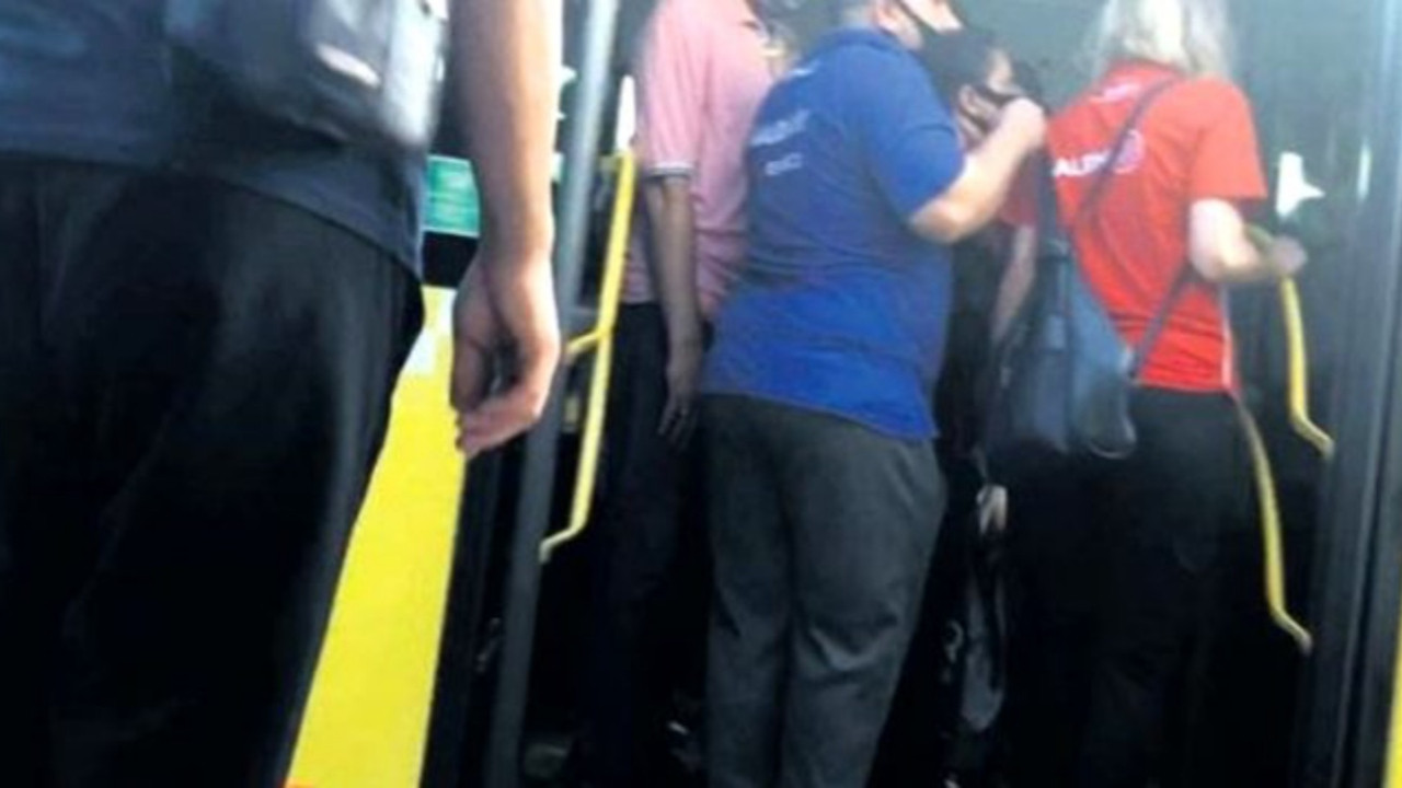 Metrobüs sapığından polise taciz