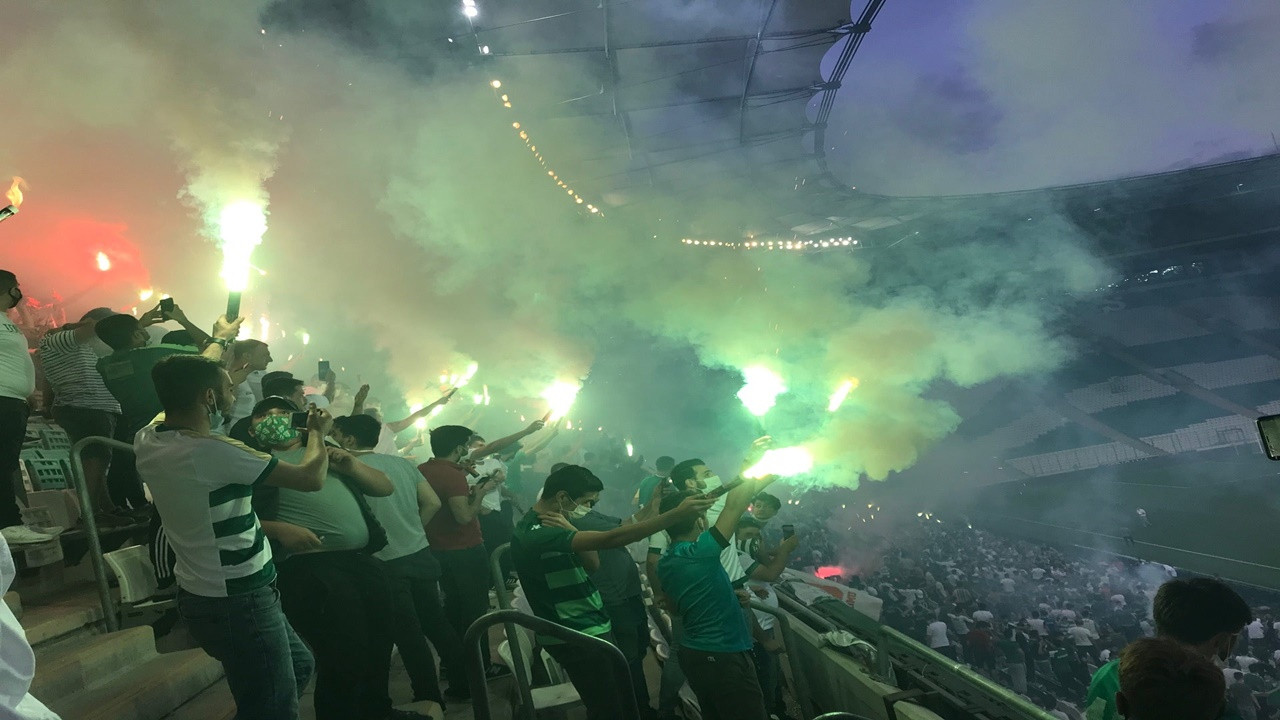 Bursa'da skandal görüntüler: Stadyuma taraftar yığdılar!