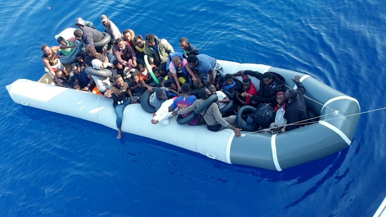 Yunanistan'ın ölüme ittiği 119 göçmen kurtarıldı...