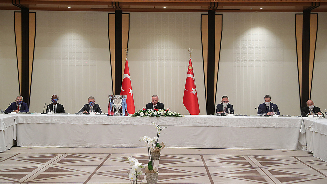 Erdoğan, Trabzonspor yönetimi ve futbolcularını kabul etti
