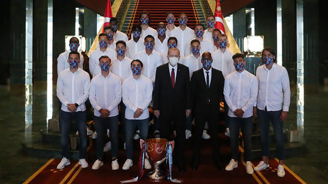 Erdoğan, Trabzonspor yönetimi ve futbolcularını kabul etti