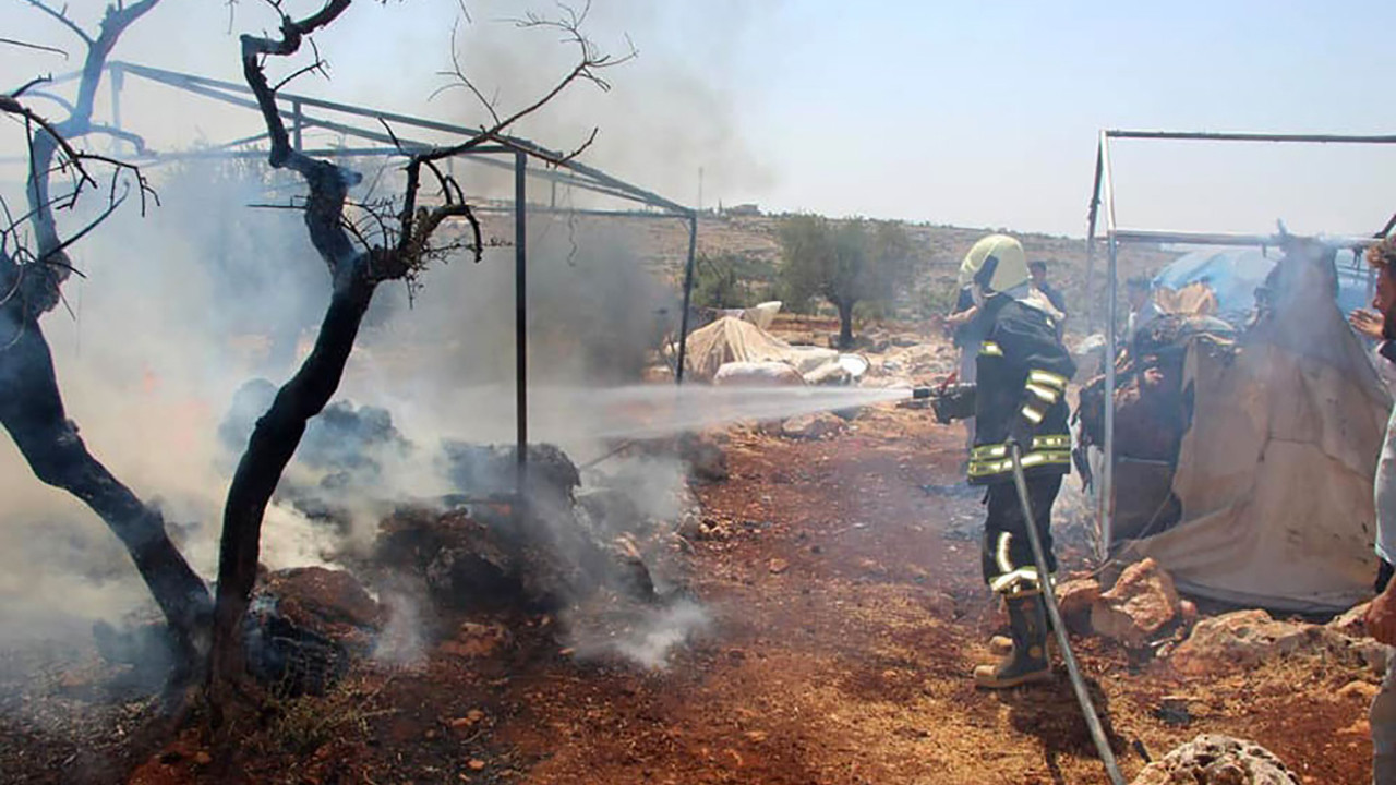 İdlib’te mülteci kampında yangın: 3 ölü