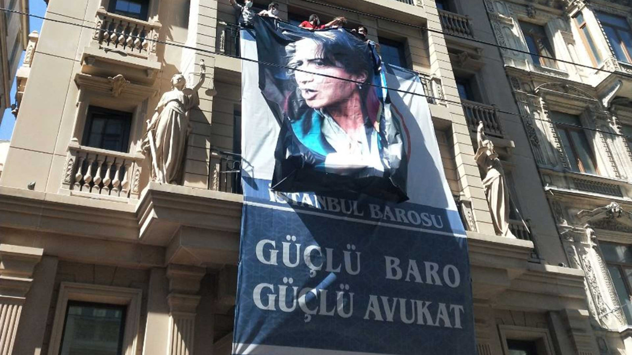 İstanbul Barosu'na pankart soruşturması