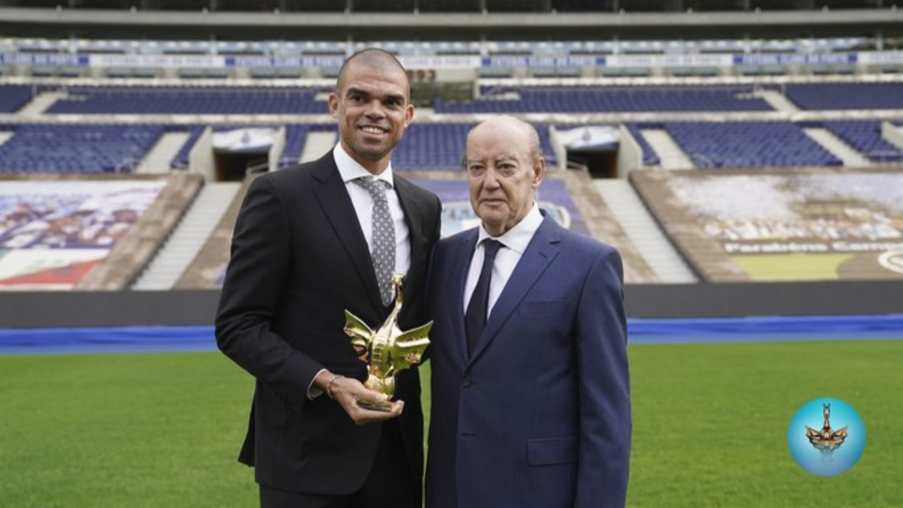 Pepe'ye "Yılın Altın Ejderi" ödülü