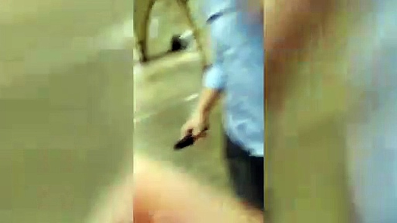 10 yaşındaki kızının yanında metro güvenliğinin saldırısına uğradı