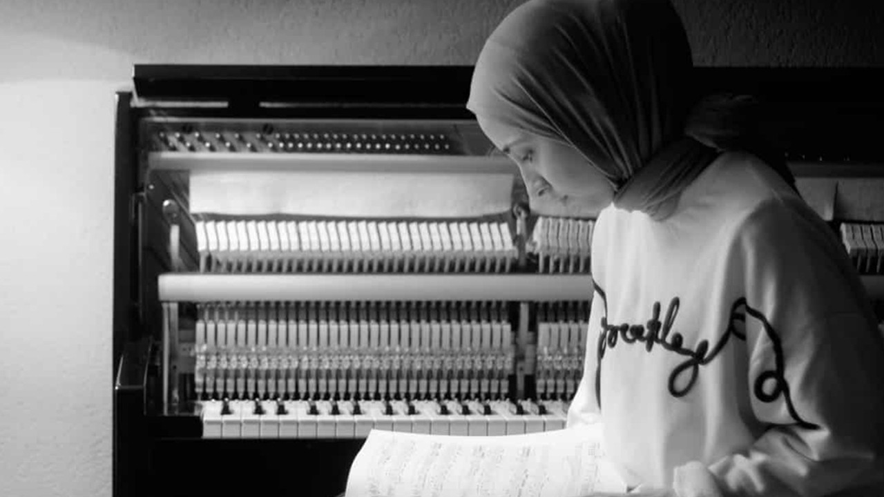 Piyanist Büşra Kayıkçı'ya büyük onur